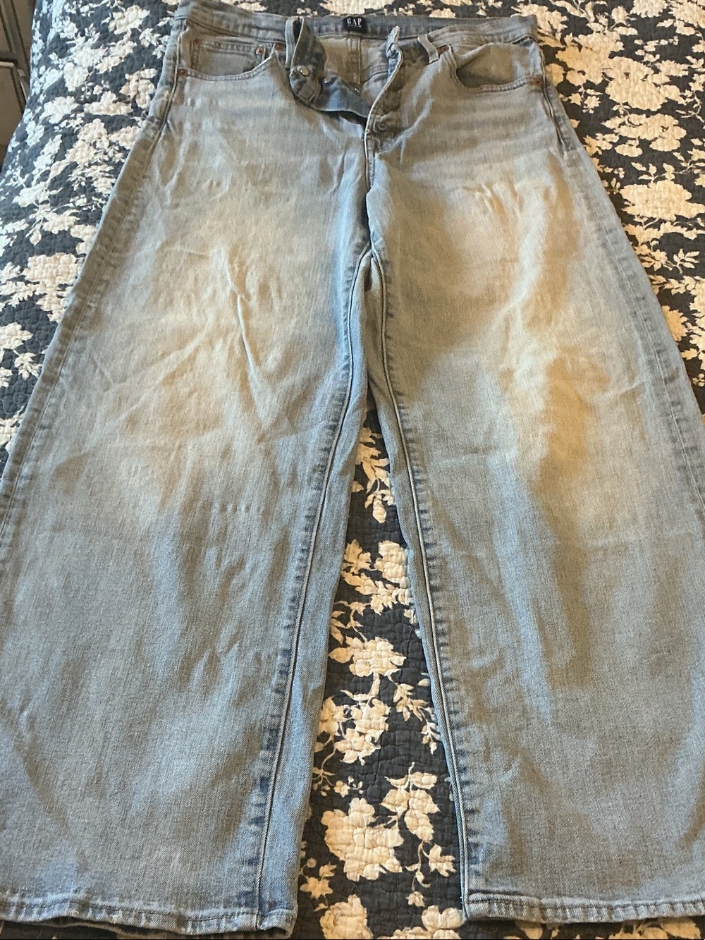 GAP Women's Light Wash Wide-Leg Jeans